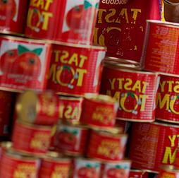 A stack of Tasty Tom tins full of tomato paste, 推荐买球平台 also manufactures pasta, 饼干, yoghurt drinks and edible oils for 非洲n markets.